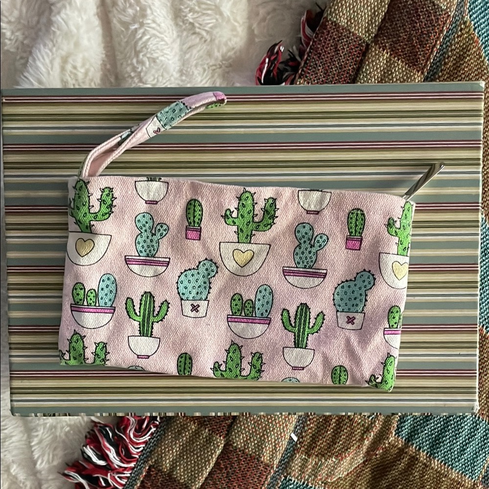 Cactus Print Pink Wristlet